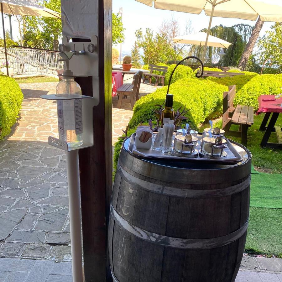 Hotel Tetto Delle Marche - Ristorante Dei Conti 친골리 외부 사진