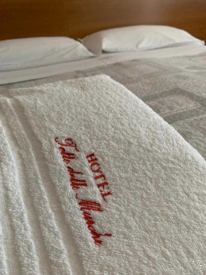 Hotel Tetto Delle Marche - Ristorante Dei Conti 친골리 외부 사진