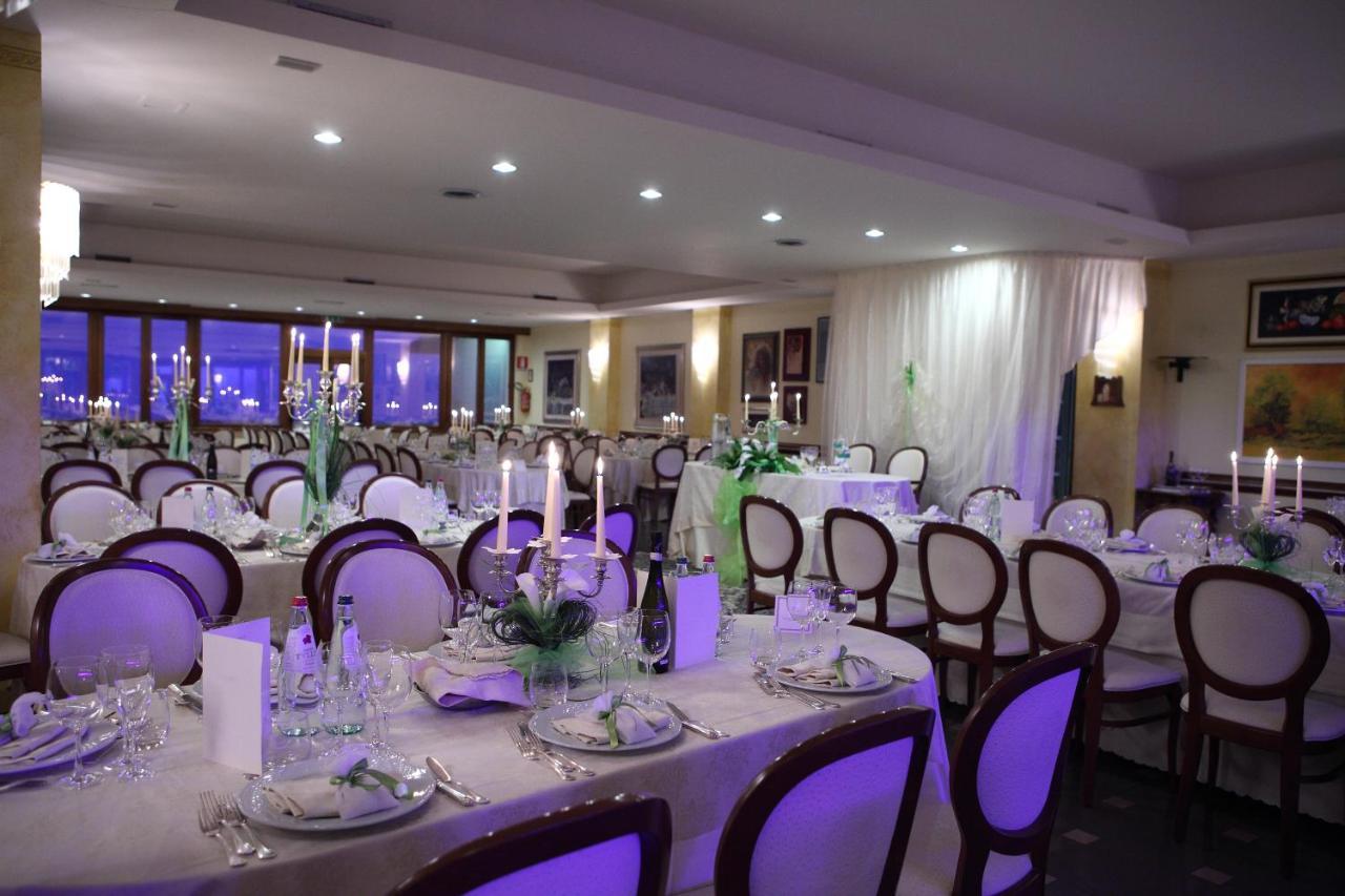 Hotel Tetto Delle Marche - Ristorante Dei Conti 친골리 외부 사진
