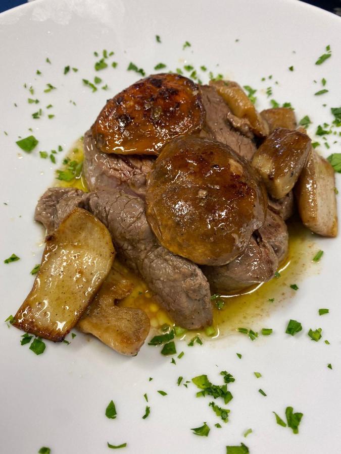 Hotel Tetto Delle Marche - Ristorante Dei Conti 친골리 외부 사진