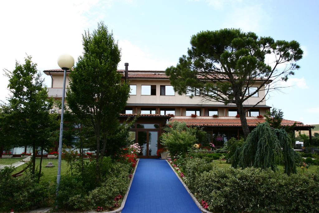 Hotel Tetto Delle Marche - Ristorante Dei Conti 친골리 외부 사진