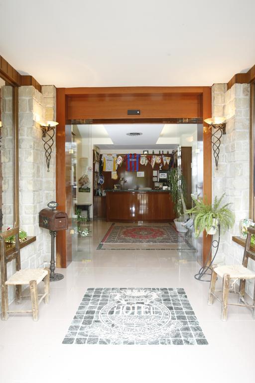 Hotel Tetto Delle Marche - Ristorante Dei Conti 친골리 외부 사진