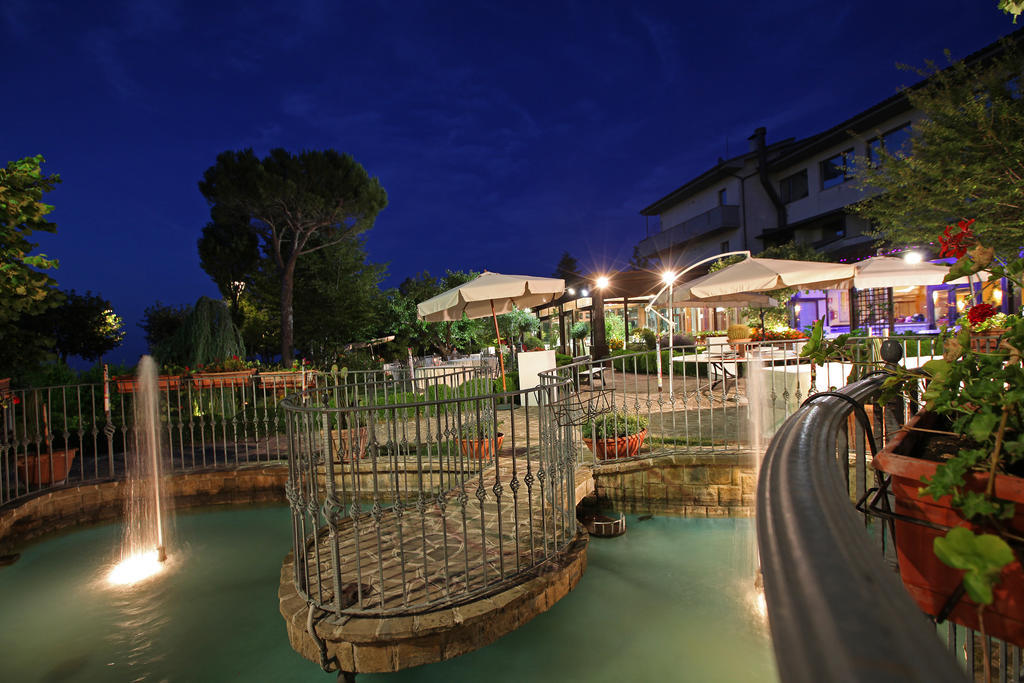 Hotel Tetto Delle Marche - Ristorante Dei Conti 친골리 외부 사진